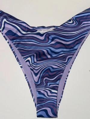 Bikini underdel från H&M - Jättesnygga Bikini trosor från H&M, helt oanvända med lapparna kvar.