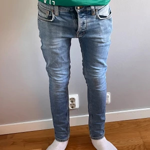 Nudie jeans 27/30 -  Tja! Säljer dessa Grim Tim nudie jeans strl 27/30. Säljer dom pga av att dom är för små. Pris kan diskuteras. Vid funderingar är det bara att skriva!