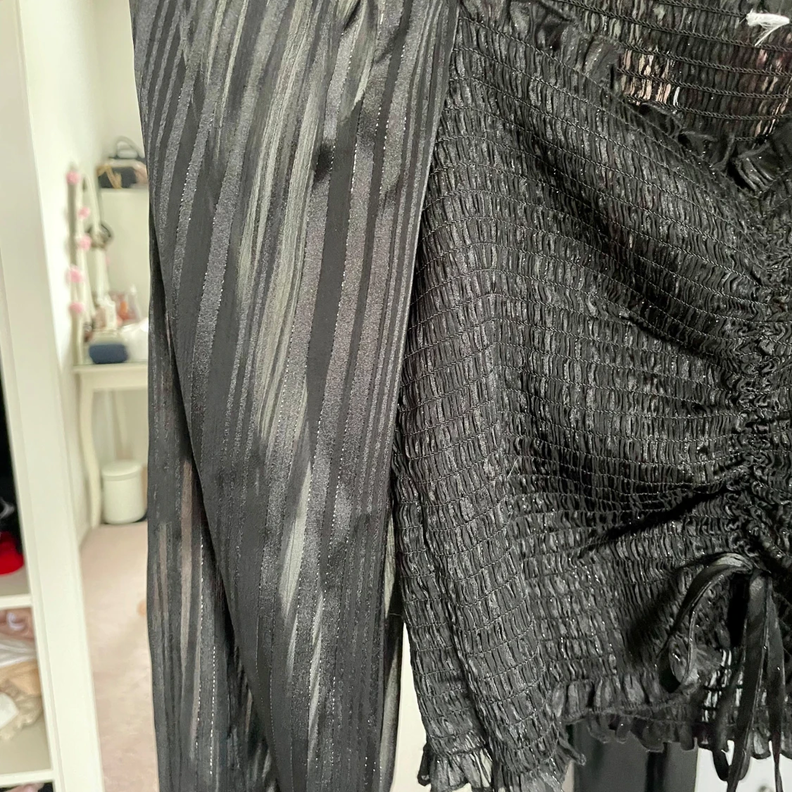 Svart mesh blus med snörning - 1