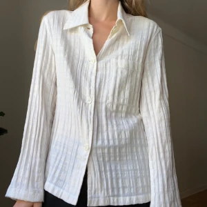 Our Legacy skjorta - Vit/beige Our Legacy skjorta. Använt fåtal gånger! Skriv ifall ni har frågor 💖