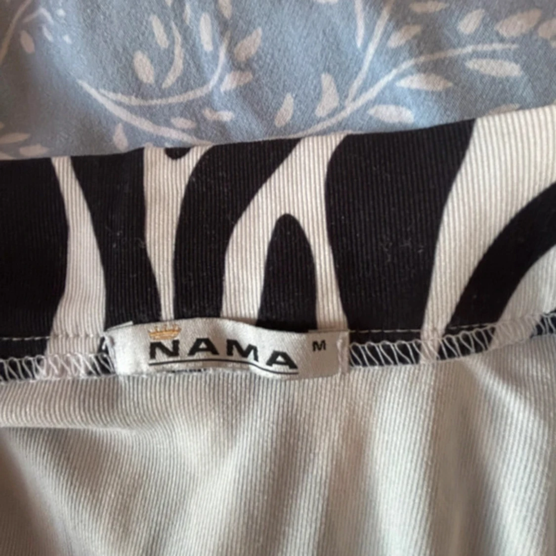 Zebramönstrad polotopp från Nama - 3