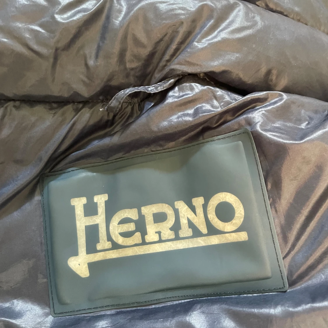 Mörkblå pufferjacka från Herno - 3