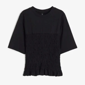 Smockad topp - Smockad topp i jättebra skick! Slutsåld 