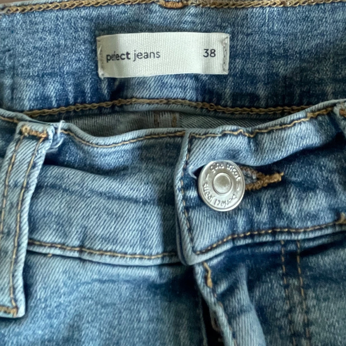 Blå bootcut jeans från Ginatricot - 2