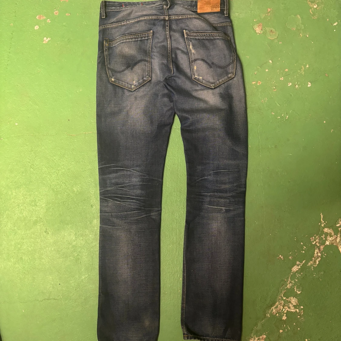 Blå selvedge jeans med otroligt fet wash - 1