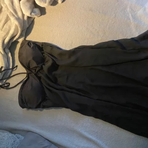 Linne/klänning - jättefint mesh linne med bikinitopp. Går att använda som nattlinne eller på stranden som strandklänning🌸