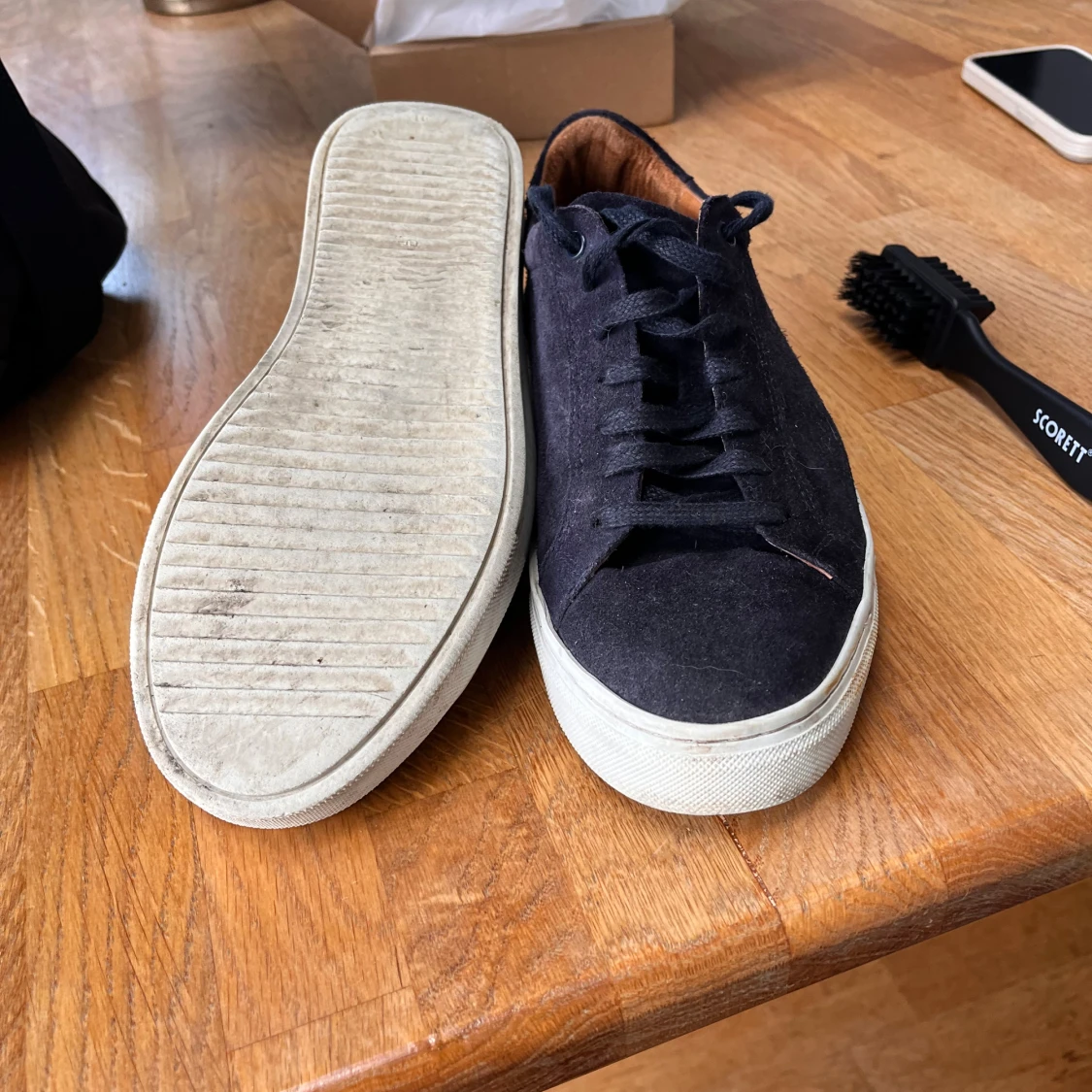 Svarta mockasneakers från Strömberg! Kommer också med ett cleaning kit! - 1