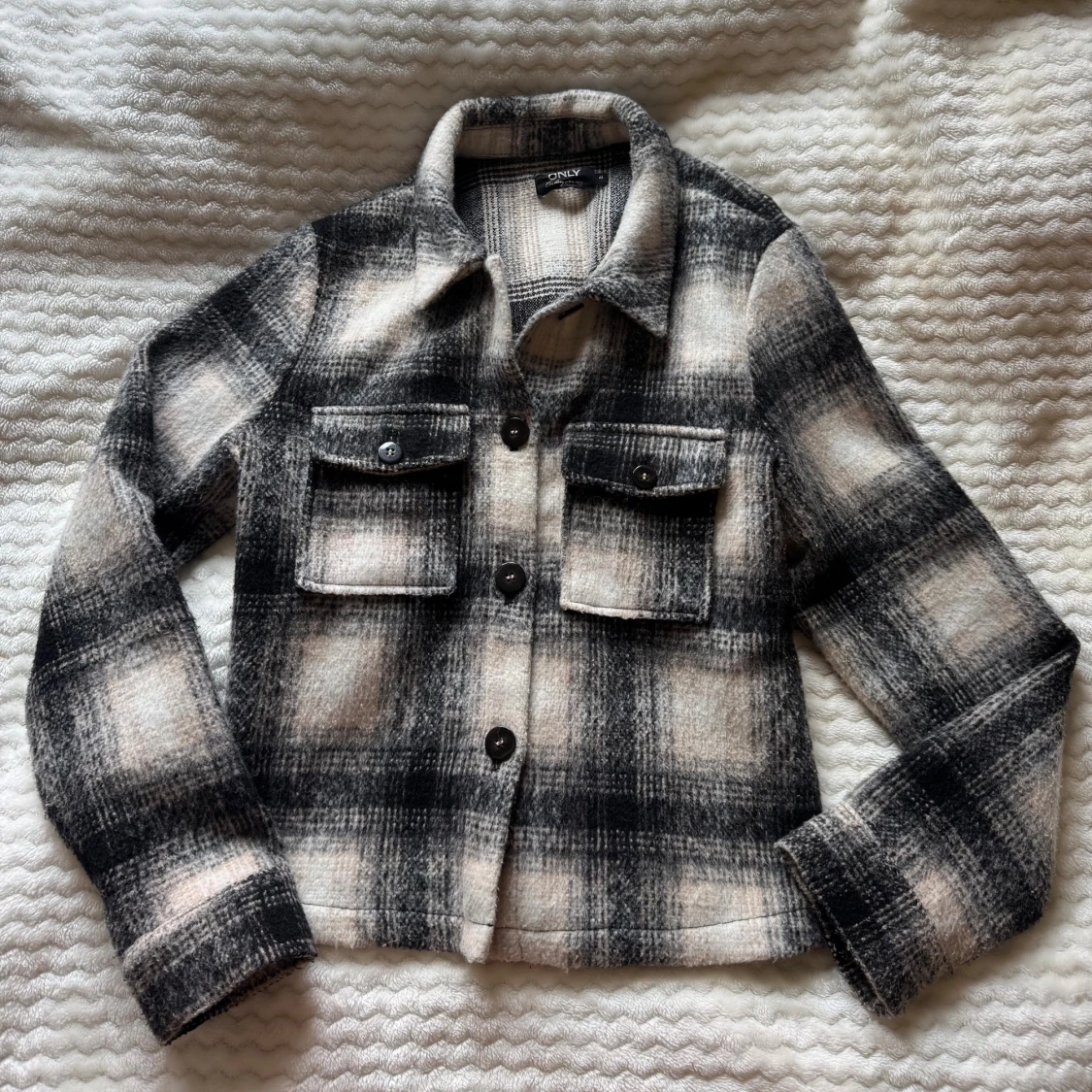 Rutig kappa från ONLY 