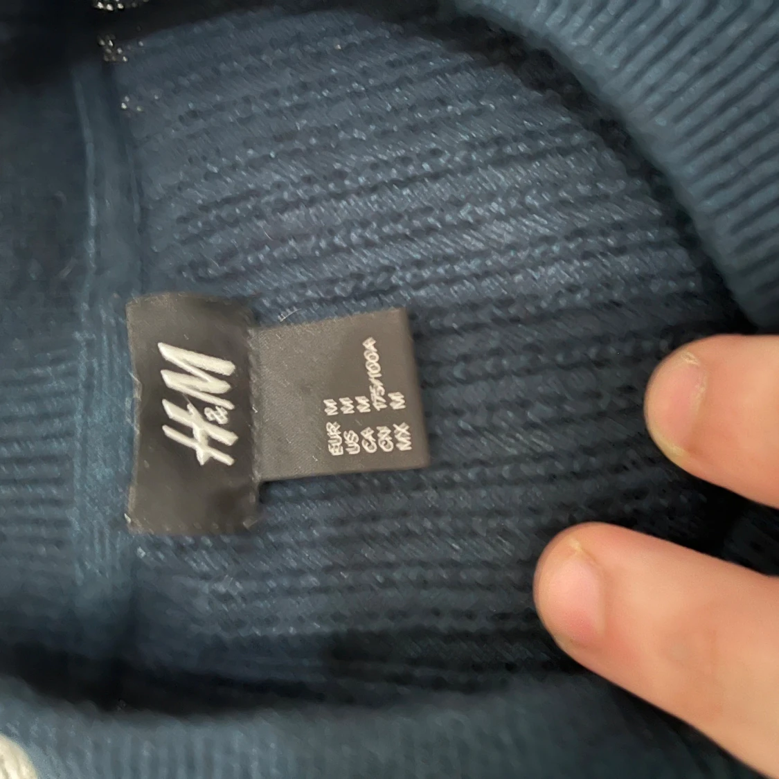 Mörkblå stickad tröja från H&M - 2