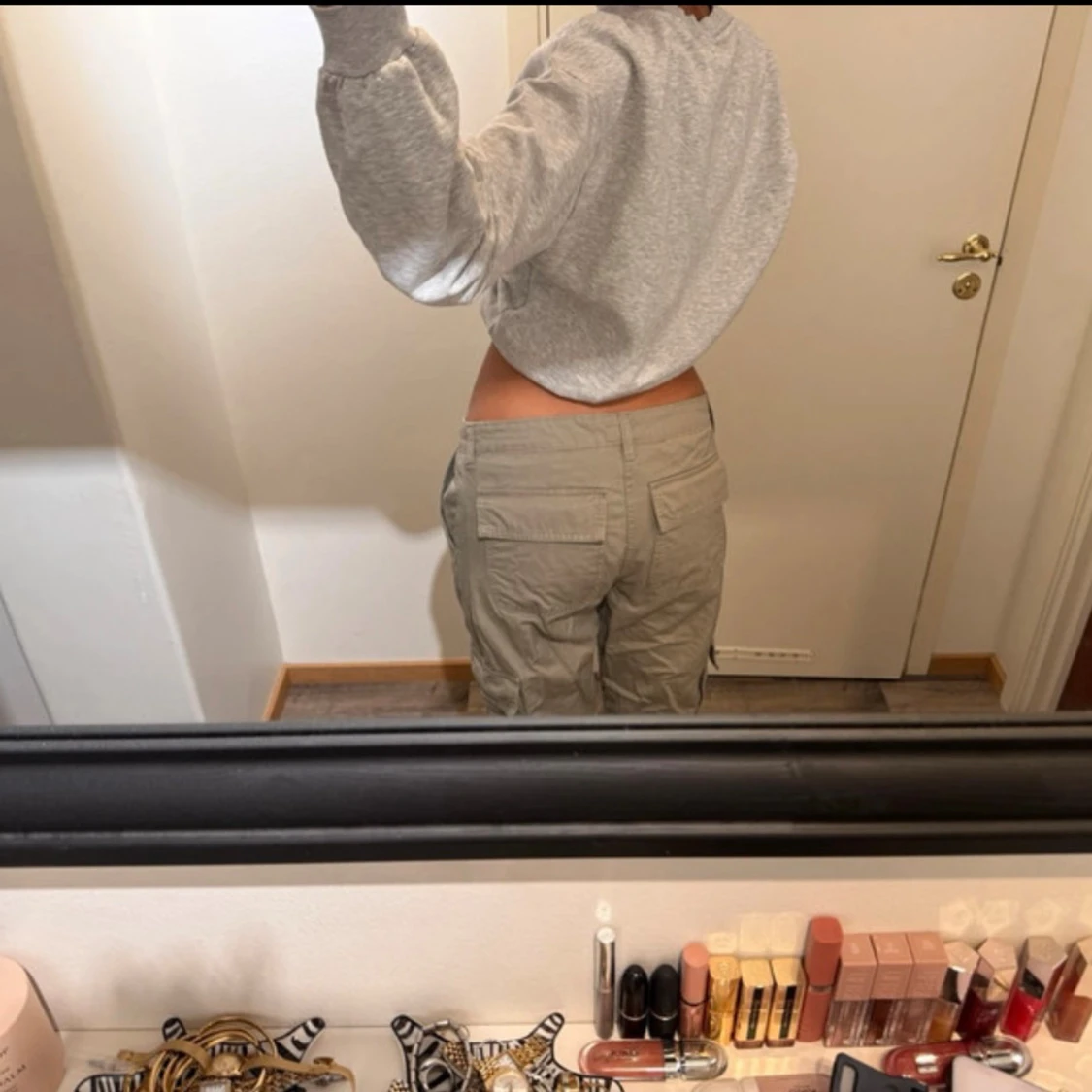 Beiga cargopants med fickor - 1