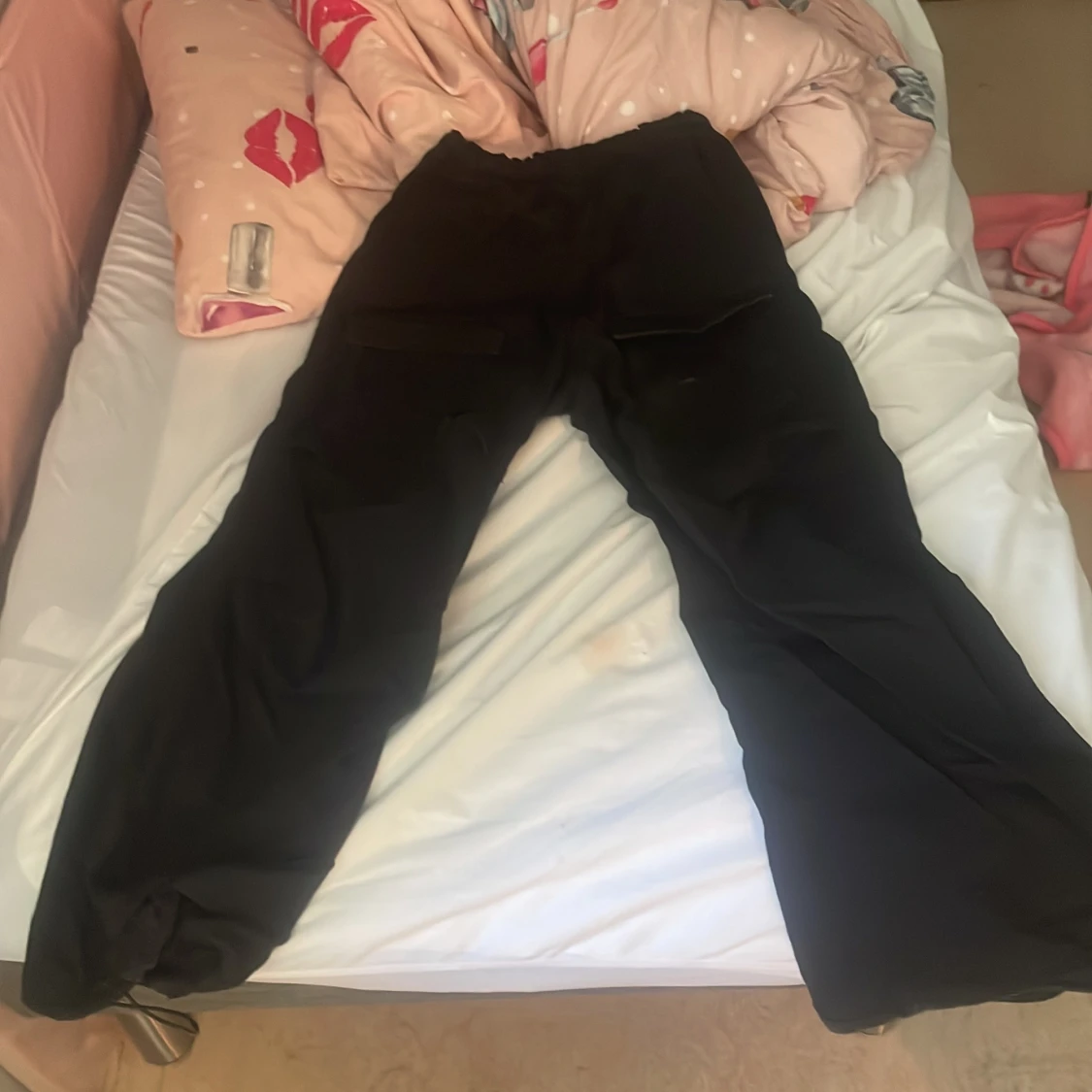 Svarta cargopants med fickor