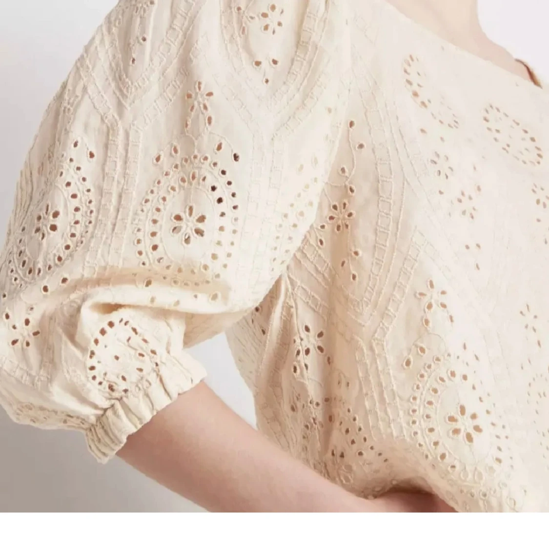 Beige broderad blus från Lindex - 3