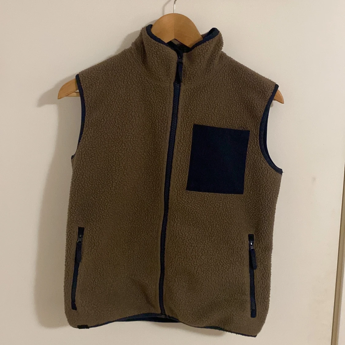 Brun fleeceväst från Neomondo Junior