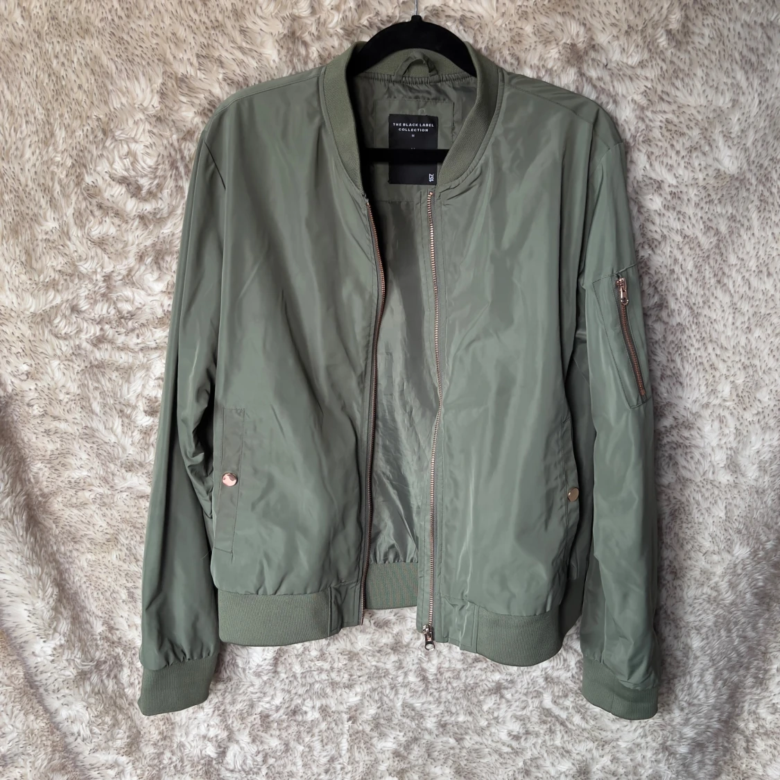 Olivgrön bomberjacka från The Black Label - 4