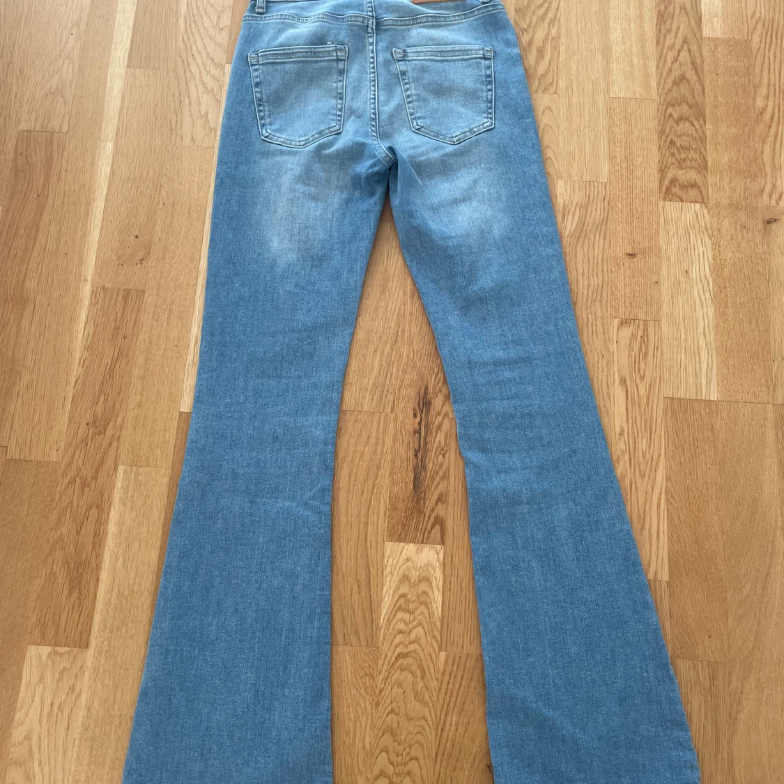 Ljusblå bootcut jeans - 1