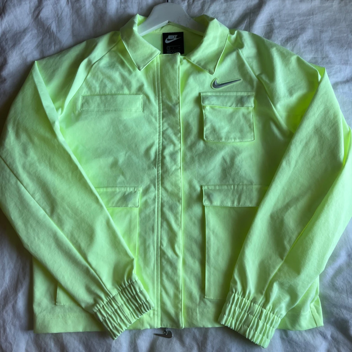 Neongul overshirt från Nike - 1