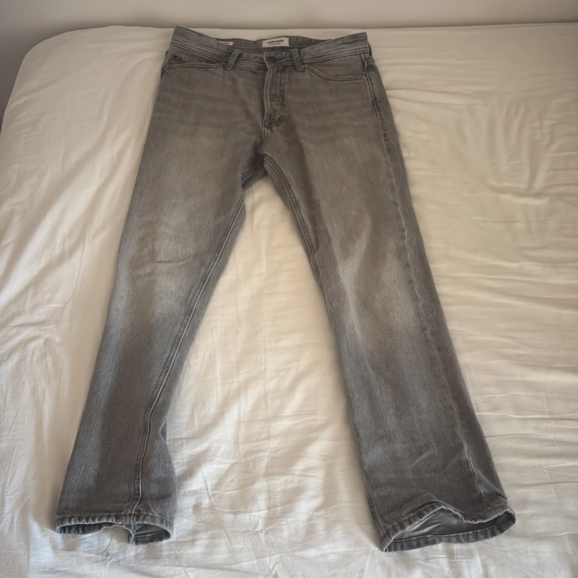 Grå raka jeans 28/32