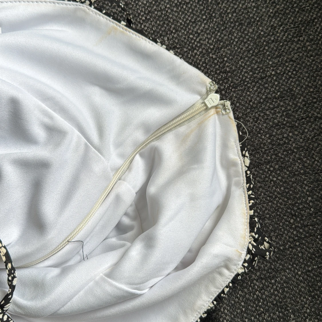 Svart blommig kortklänning NA-KDxPAMELA - 4