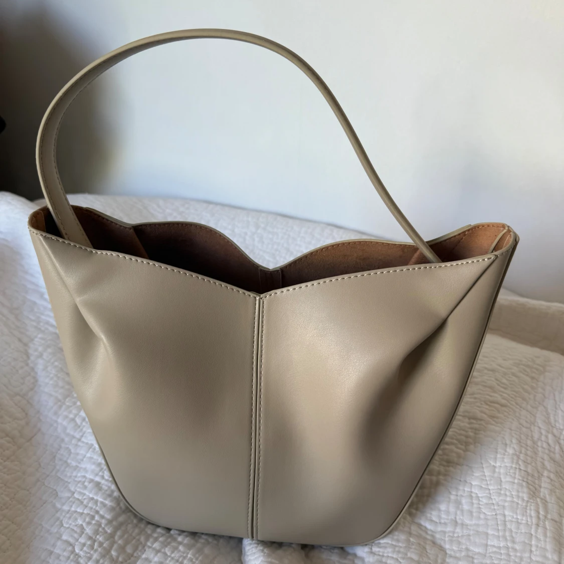 Beige axelväska från Zara