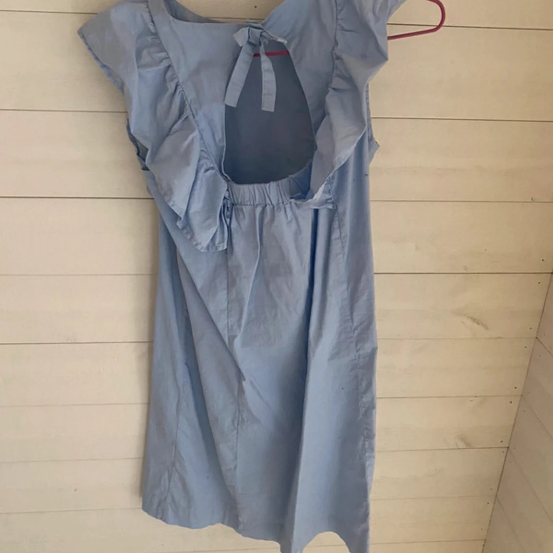 Ljusblå klänning med volanger - 1