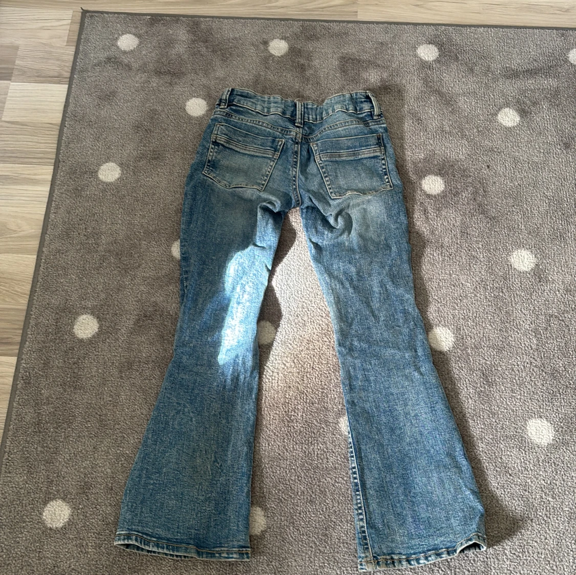 Blå bootcut jeans låg midja - 1