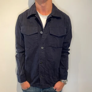 Overshirt  - Extremt snygg och passar till allt | Strl - S | Skick - 9/10 | Nypris - ca 1200kr | Vid minsta lilla fundering är det bara att skriva!