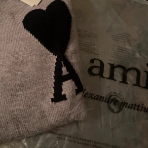  Intresse koll! Ami sweater repppppppp - Nfc tag bästa du kan hitta för endast 600. Pris kan diskuteras vid snabb affär. Hör av dig vid minsta fråga ❗️⚠️