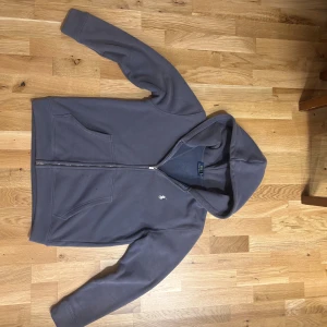 Ralph Lauren zip - Skön dubbelsidig kofta från Ralph Lauren. Säljer den för lågt pris då jag behöver pengarna för något annat🦧
