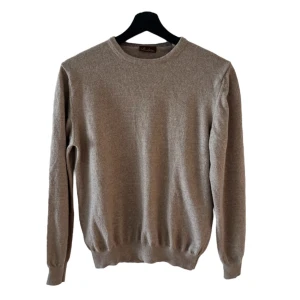 STENSTRÖMS TRÖJA - Stenströms tröja - Sitter som XXS (står Lpå lappen) - 100% merinoull - Mycket fint skick - Hör av er vid minsta fundering // Deluxecloset 