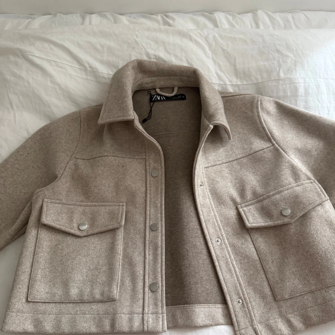 Beige overshirt från Zara