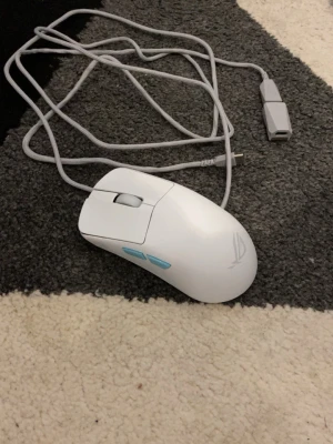 Asus ROG Harpe Ace Mini - Trådlös Gamingmus - Vit - Väldigt bra skick som ny, trådlös mus med 105 timmar batteritid