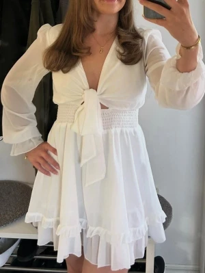 Studentklänning Dressy  - Studentklänning från Dressy i stl M. Använd på studenten! 