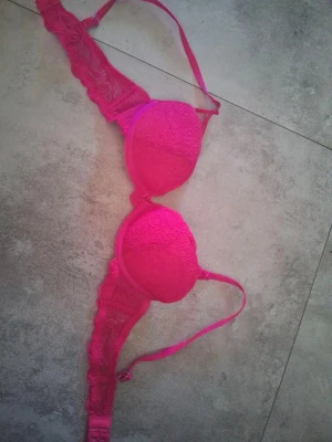 Skrikrosa bh - En bh från new yorker i 75a