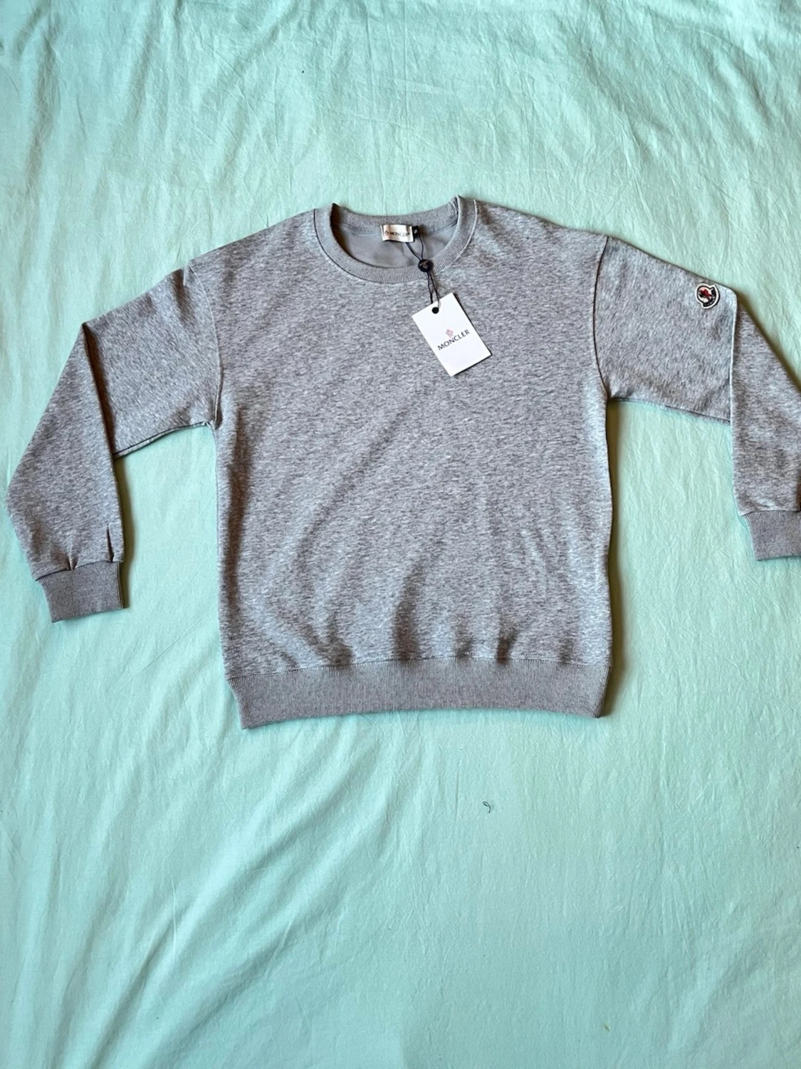 Grå sweatshirt från Moncler