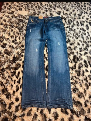 Bootcut jeans blå - Bootcut jeans köpa secondhand, säljer pga för små. Beskrivning på slide 4. Skriv för förhandling❣️❣️