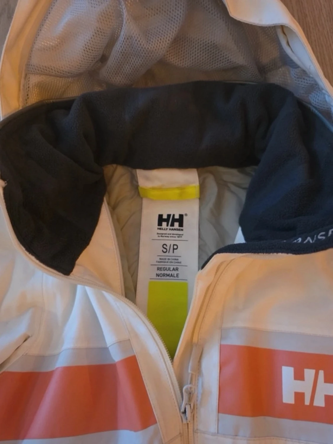 Vit vindjacka från Helly Hansen - 1