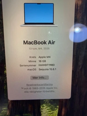 MacBook Air 13 tum M4 16GB - Säljer en MacBook Air 13 tum med Apple M4-chip, 16GB RAM och macOS Sequoia 15.6.1. Datorn är i silverfärgat aluminium och har en stilren, tunn design. Perfekt för studier, jobb eller kreativt arbete. köpte den i Augusti för plugget men hoppade av i Oktober så den är knappt använd. Kvitto finns också