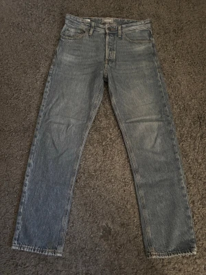 Jack & Jones Jeans - Relaxed/Chris Jeans från Jack & Jones. Storlek 30/32. Mycket bra skick!
