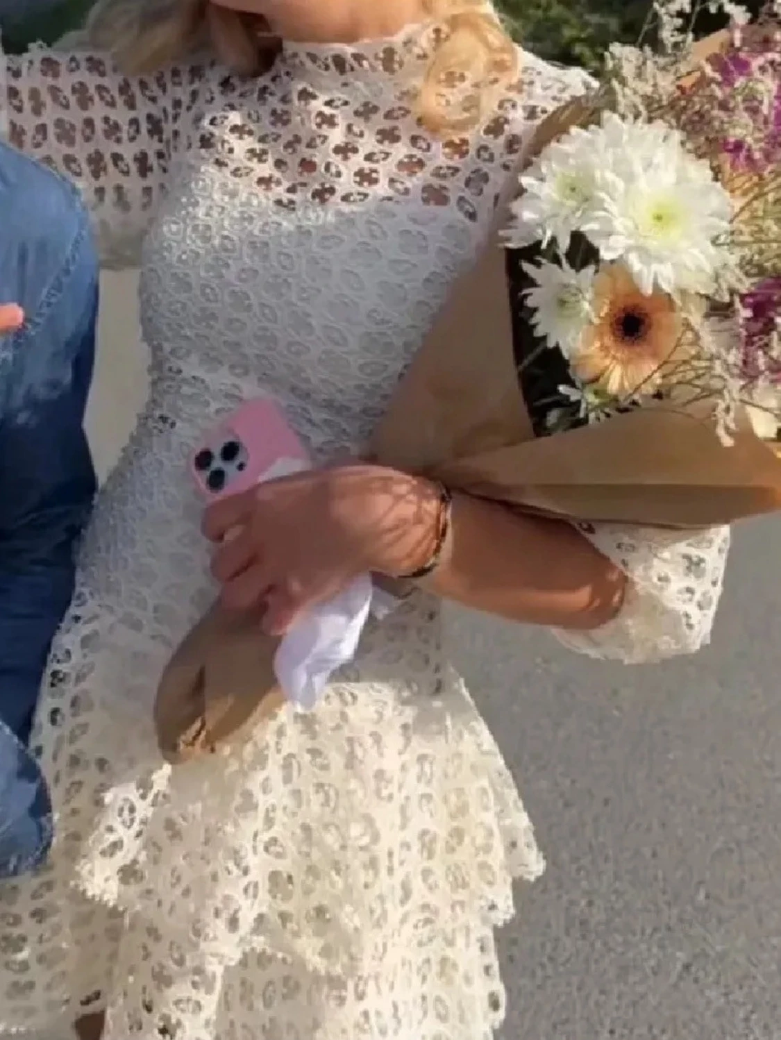 Vit studentklänning med spetsk och volanger - 3