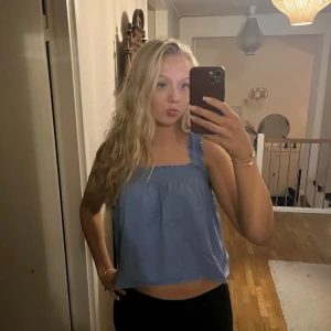 Ljusblått linne - Ljusblått linne/topp från kappahl. Använd fåtal ggr så bra skick.