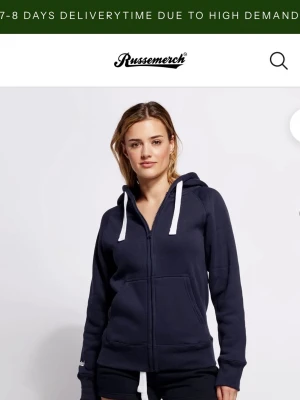 Russmerch hoodie - säljer denna jättefina knappt använda hoodie❤️