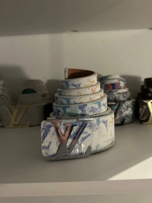 Läder bälte med mönster  - Läder bälte med väldigt unika mönster 