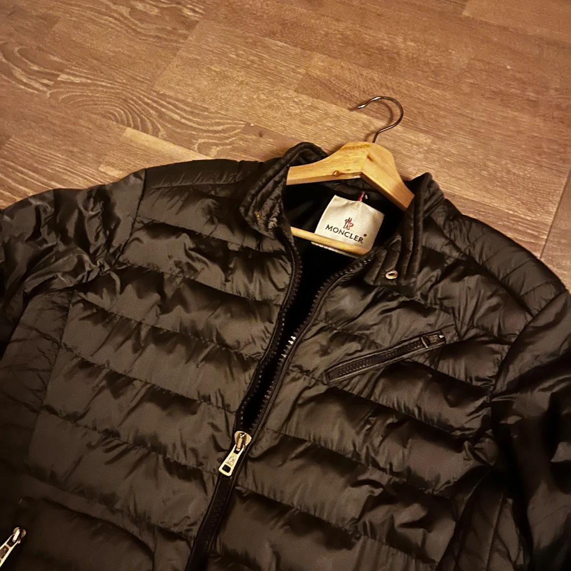 Svart dunjacka från Moncler - 1