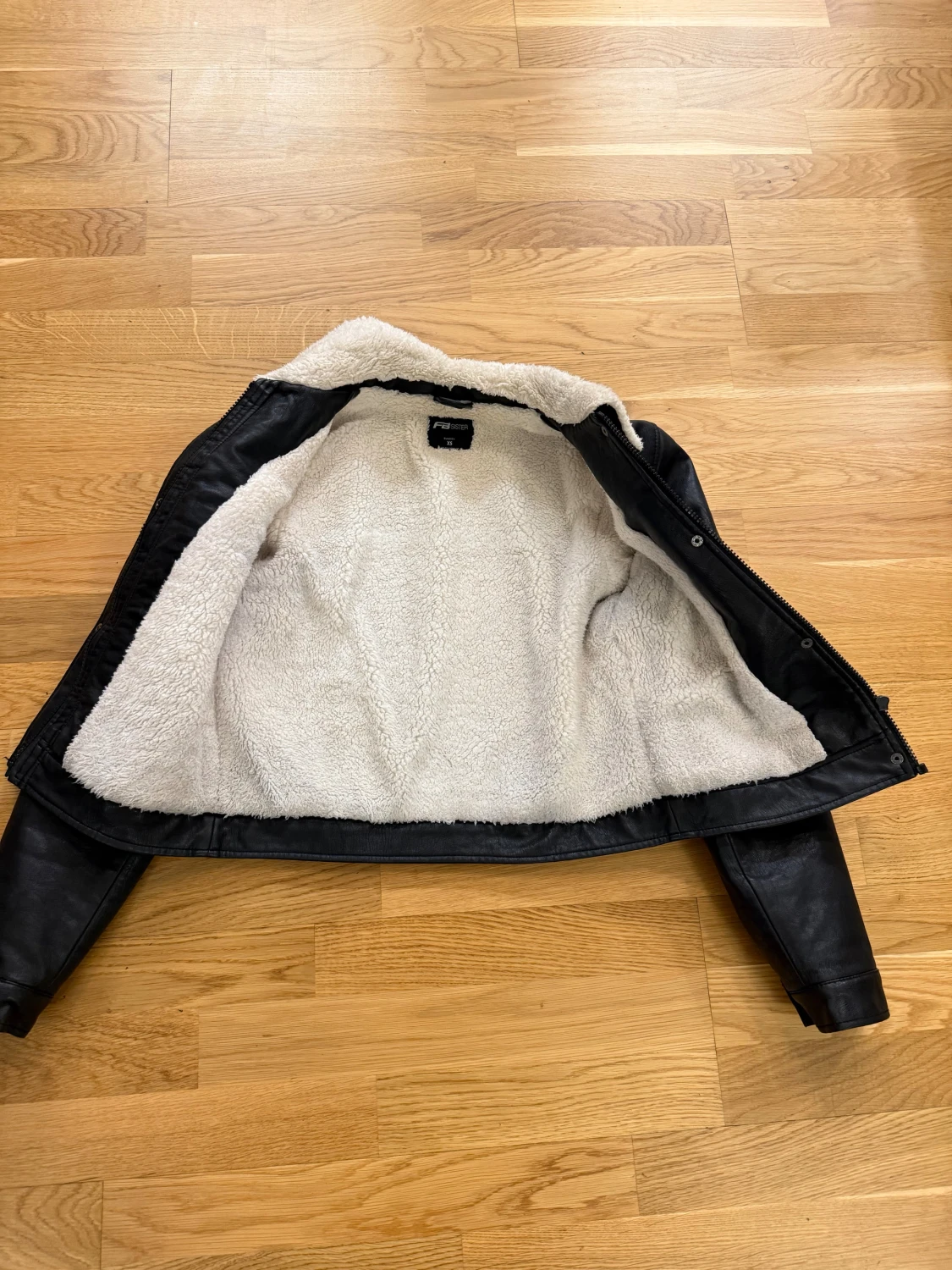 Svart teddyjacka från FB Sister XS - 1