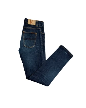 Nudie jeans - Säljer ett par riktigt snygga blåa nudie jeans. Fett skön tvätt vilken gör dem unika! Storlek W30 L34. Populära modellen Grim Tim. Tveka inte att fråga!
