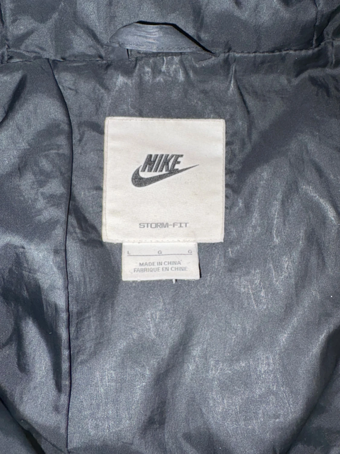 Svart pufferjacka från Nike Storm-FIT - 1