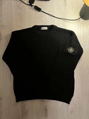 Stone Island tröja :Äkta - Snygg stone island tröja storlek Small mycket bra skick passar längderna 174-181 priset är prutbart 