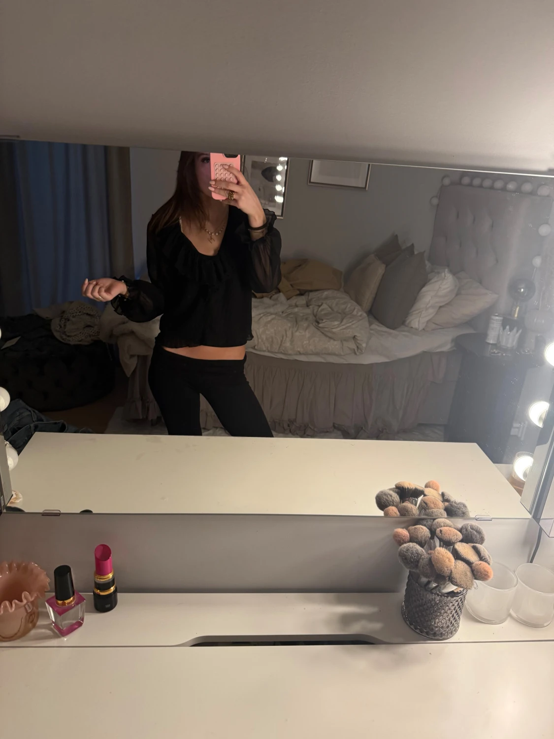 Svart blus med volang från Zara