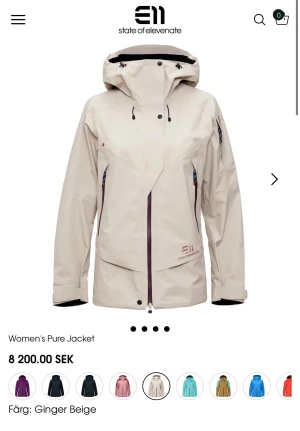 Elevenate Women’s Pure Jacket and Pants XS in Ginger Beige  - Säljer mitt favorit skidställ från Elevenate (skaljacka + skalbyxor) modell Women’s Pure Jacket & Pure Pants i färgen Ginger Beige, storlek XS. Ett tekniskt, slitstarkt och snyggt skidställ. Setet är kort använt och har några mindre märken (se bilder), men är i övrigt i toppskick. Högkvalitativt skalplagg från Elevenate med ett nypris på 15 100 kr.