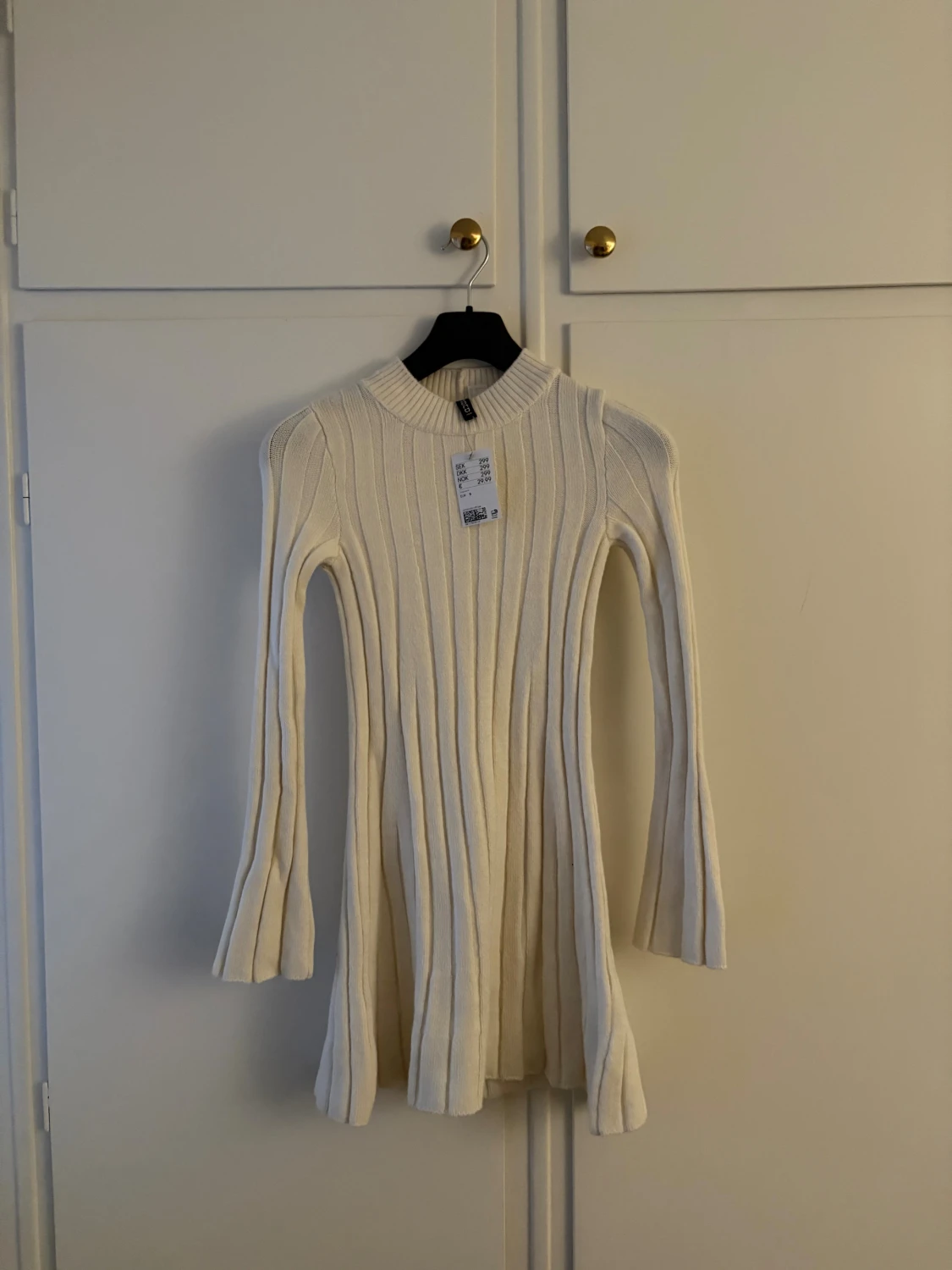 Stickad beige klänning ny. Knitted knit ribbad klänning Midiklänning  - 1